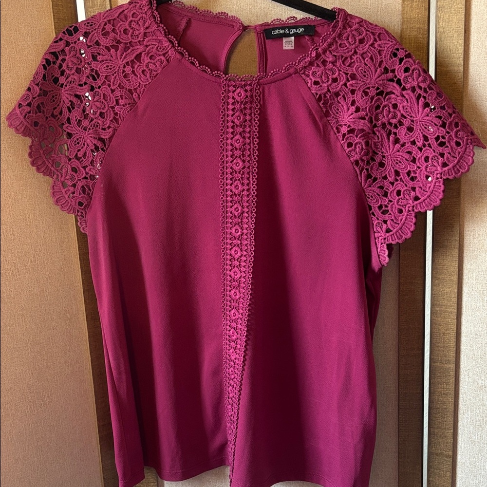 FINAL MARKDOWN Cable & gauge Lace Accent Blouse small